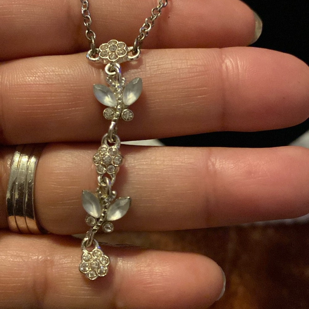 BUTTERFLY DROP NECKLACE BEAUTIFUL SILVER EUC